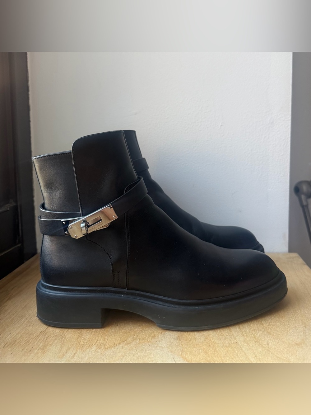 Hermès Veo Ankle Boots - Black Leather with Kelly buckle closure 37.5